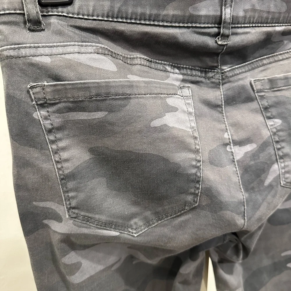 Democracy Ab Technology Gray Camo Skinny Jeans Size 8 | Zip Detail Stretch Denim